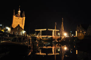 De haven van Zierikzee bij nacht.