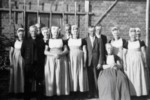 Foto ca 1960 bij de boerderij van Samuel
