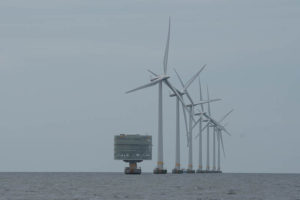 Windpark met transformatorhuis