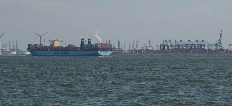 Containerschip voor Tweede Maasvlakte